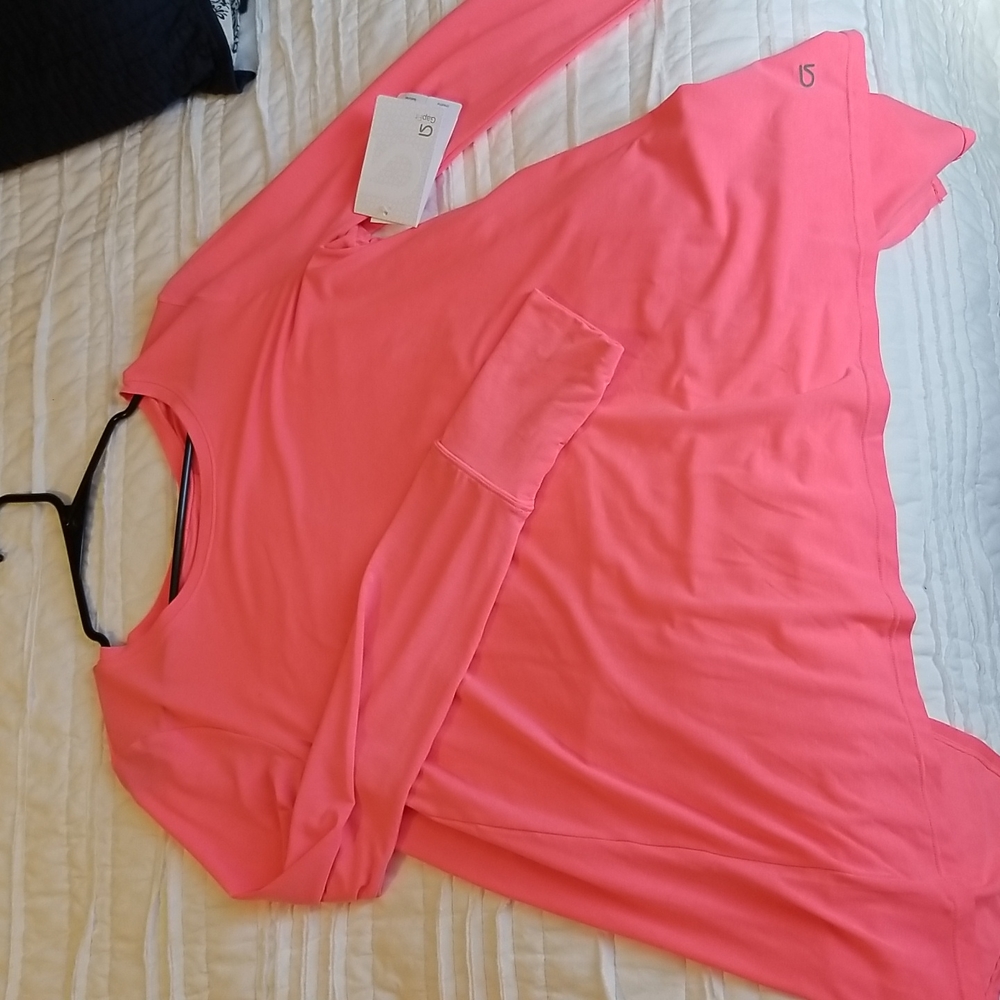 NWT Gap fit open back shirt